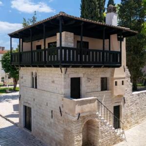 Romanesque house 